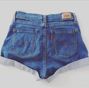 Levi jean shorts🌺
